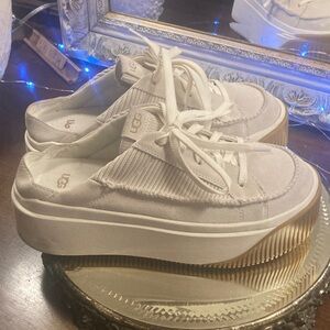 Genuine  UGG EZ- Duzzit Size 8.5 Women's White Platform Slip-On Mules with Laces